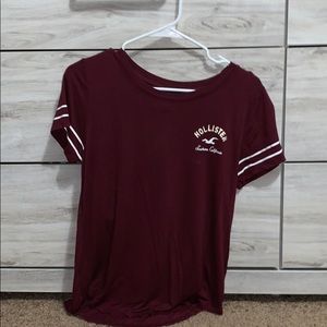 maroon hollister tee